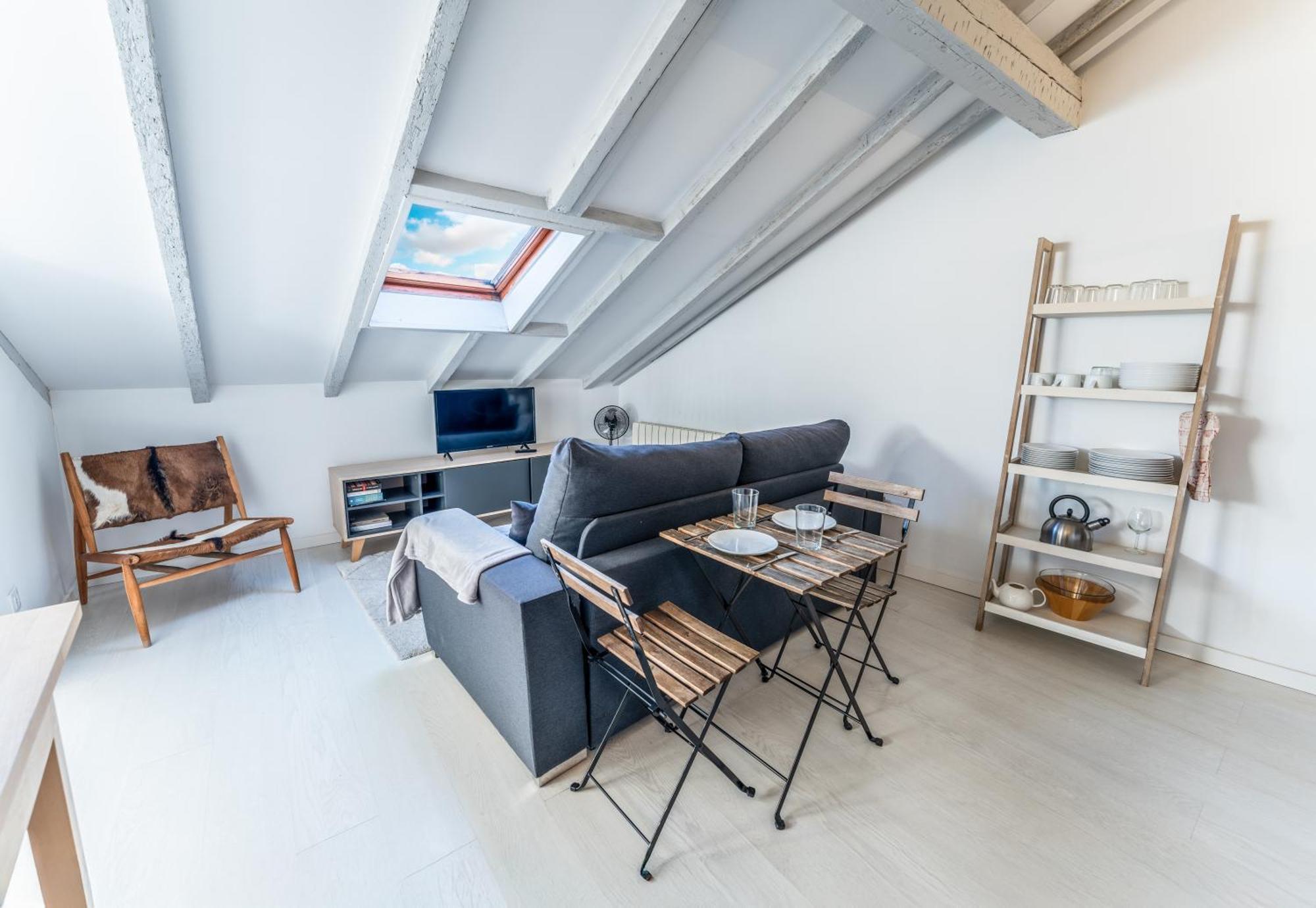 New And Bright Puertochico Attic Apartment